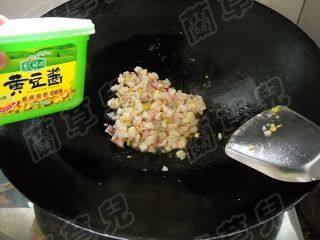 酸菜酱鱼丁面步骤8