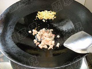 酸菜酱鱼丁面步骤5
