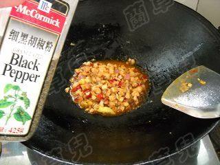 酸菜酱鱼丁面步骤10