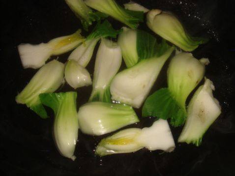 青菜烧方便面步骤2