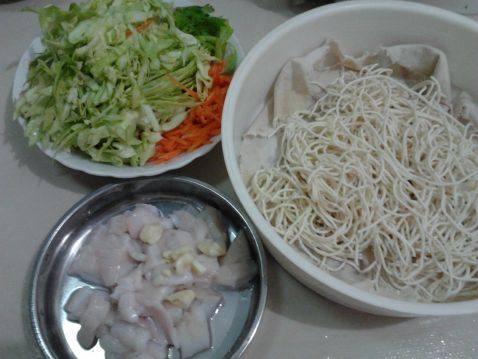 【家常面点】鱿鱼炒面步骤1