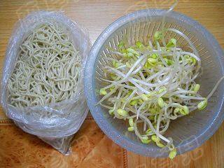 麻辣豆芽焖面步骤1