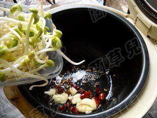 麻辣豆芽焖面步骤5