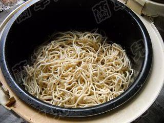 麻辣豆芽焖面步骤9
