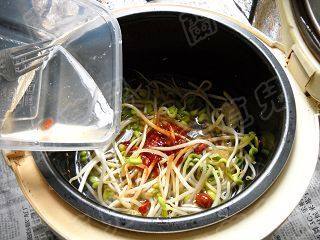 麻辣豆芽焖面步骤7