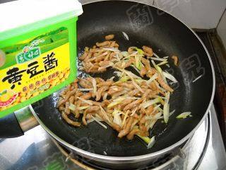 青椒豆酱肉丝鸡蛋面步骤6
