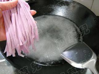 香菇豆酱甘蓝面步骤7
