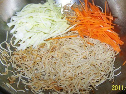 杂蔬炒面步骤4