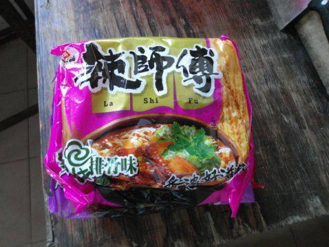 炒方便面步骤1