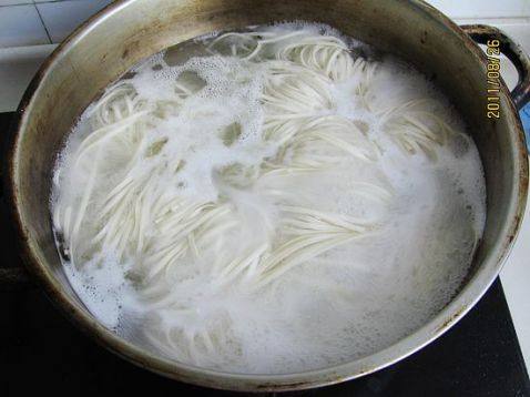茄丁炸酱面步骤10