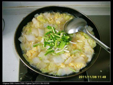 鸡蛋白菜拽面条步骤16