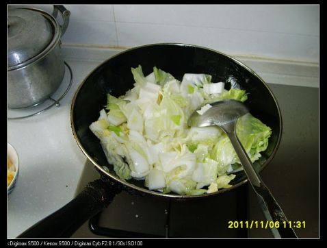 鸡蛋白菜拽面条步骤13