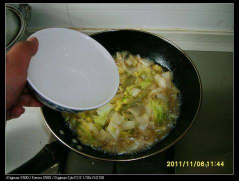鸡蛋白菜拽面条步骤14