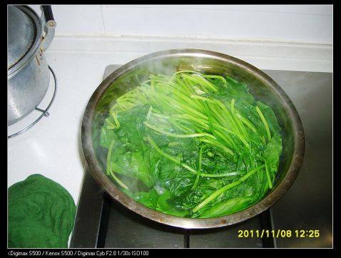 豆腐菠菜机器面步骤1