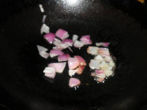 蔬菜热汤面步骤2