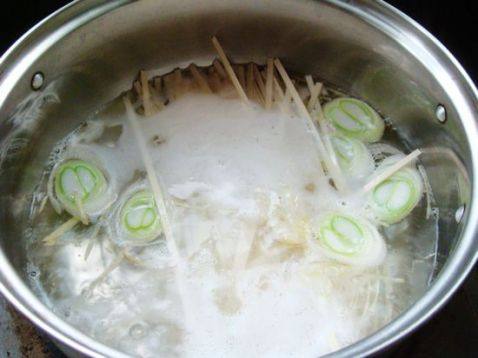 煎蛋麻油拌面步骤3