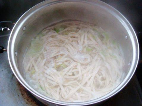 煎蛋麻油拌面步骤5