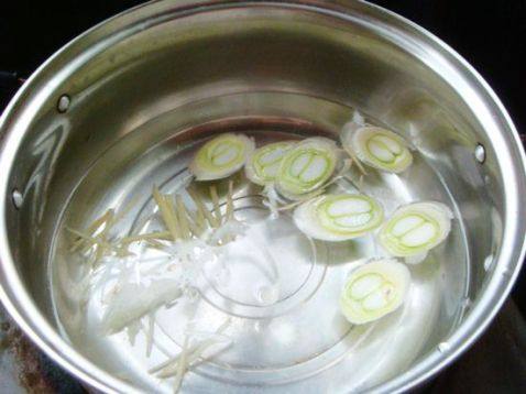 煎蛋麻油拌面步骤2