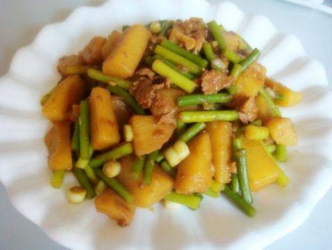 红烧土豆盖浇面步骤10
