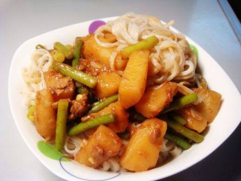红烧土豆盖浇面步骤11