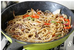 黑椒牛柳炒意面步骤8