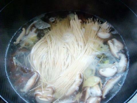 香菇菠菜鸡蛋面步骤6
