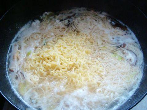 香菇菠菜鸡蛋面步骤8