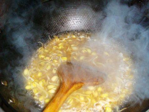 豆芽炝锅面步骤6