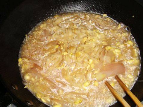 豆芽炝锅面步骤11
