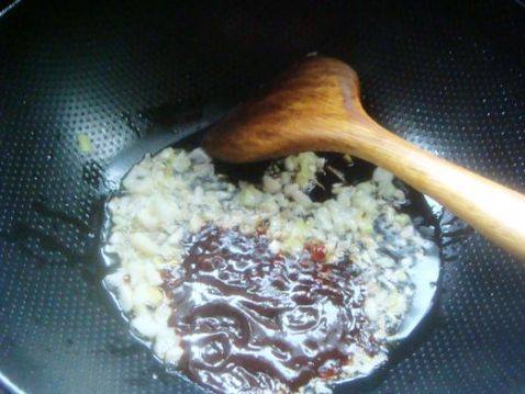 西红柿鸡蛋炸酱面步骤5