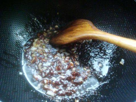 西红柿鸡蛋炸酱面步骤6
