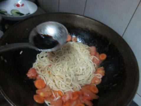 鲜蔬炒面步骤8