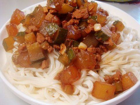 双瓜肉末炸酱面步骤12