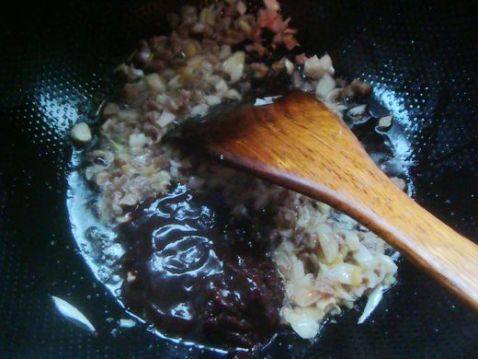 茄丁肉酱绿豆面步骤5
