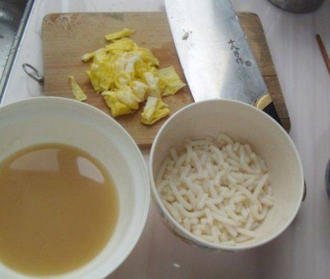 营养蛋香火腿鸡汤烩面步骤6