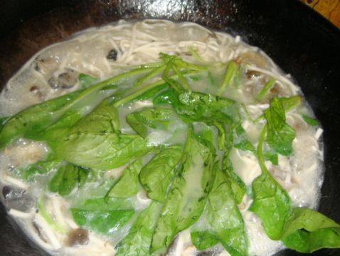 菠菜鸡蛋面条步骤6