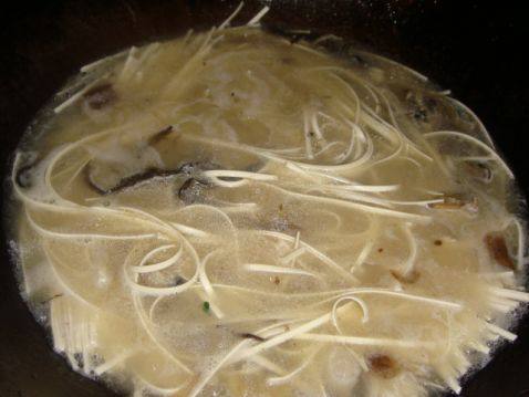 菠菜鸡蛋面条步骤5