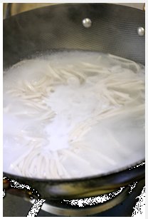 卤水鸡爪面步骤3