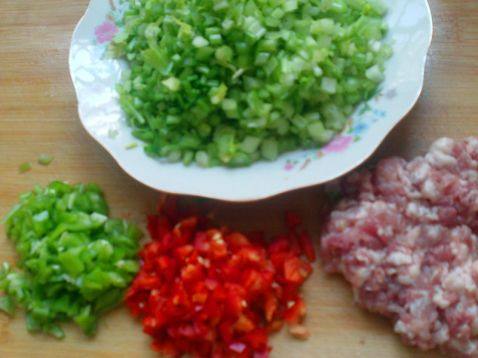 芹菜肉炸酱面步骤1