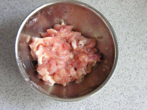 青菜肉丝面步骤1