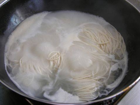 青菜肉丝面步骤9