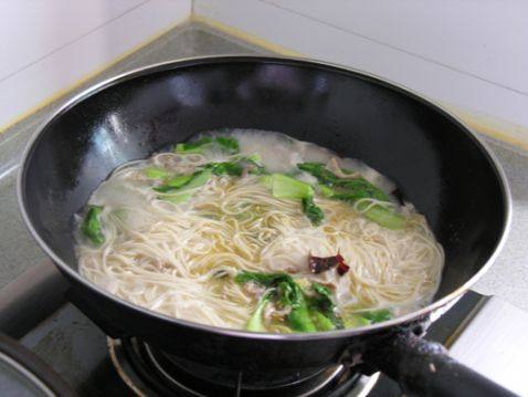 青菜肉丝面步骤11