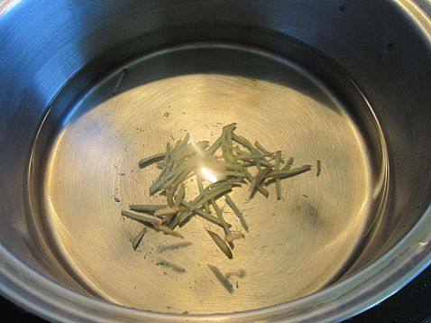 鸡蛋番茄乌冬汤面步骤1