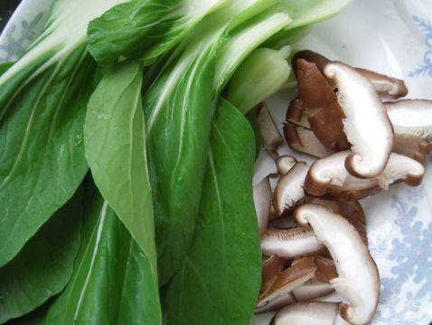 香菇油菜炒面步骤2