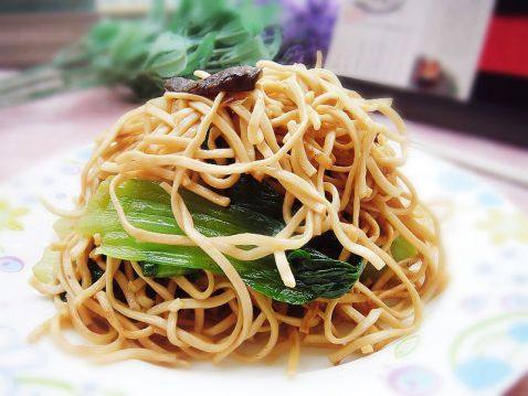 香菇油菜炒面步骤7