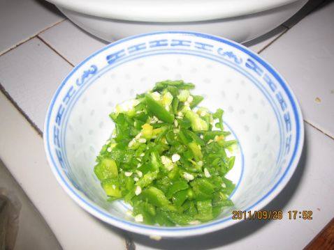 新鲜蔬菜炸酱面步骤1