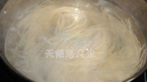 虾仁紫菜拌面步骤4