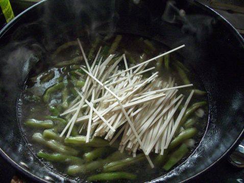 豆角汤面步骤4