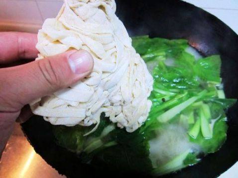 牛肉面汤面步骤4