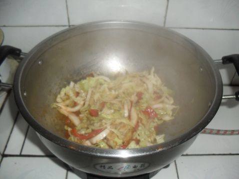西红柿白菜面步骤4